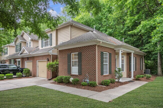 Foto del edificio - 5905 Echingham Dr