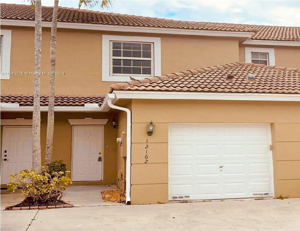 Foto principal - 12162 SW 5th Ct