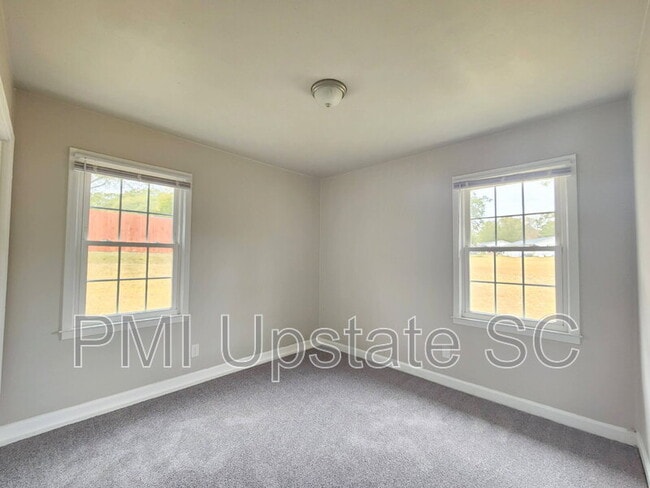 Building Photo - 103A Looneybrook Dr