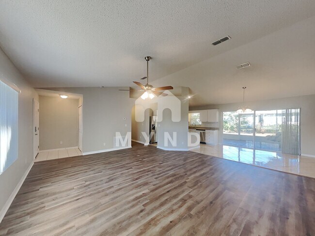 Building Photo - 7195 Pinehurst Dr