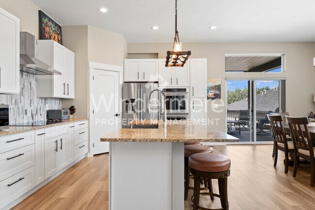 Building Photo - * Coming Soon 08/15/2025*Furnished Executi...