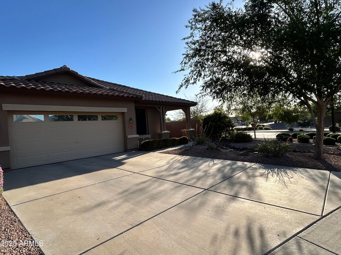 Primary Photo - 2992 E Ravenswood Dr