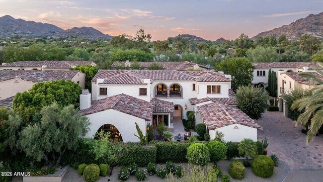 Foto del edificio - 4949 E Lincoln Dr