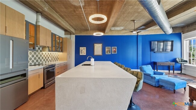 Foto del edificio - 222 Losoya St