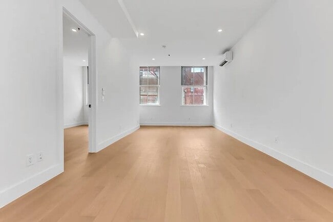Building Photo - 110 Reade St