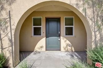 Building Photo - 681 S District Way