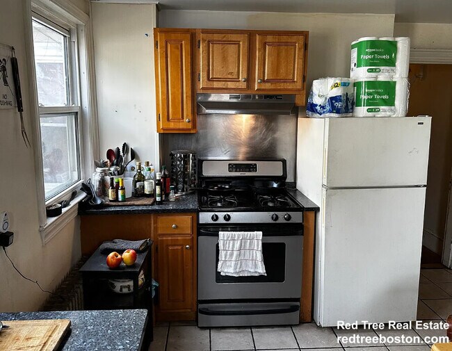 Building Photo - 40 Hooker St