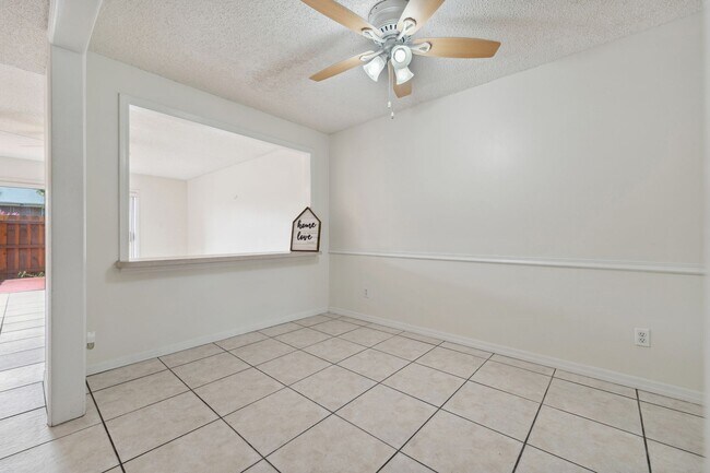 Foto del edificio - "Spacious 2-Bed Condo with Modern Upgrades in Prime Casselberry Location"