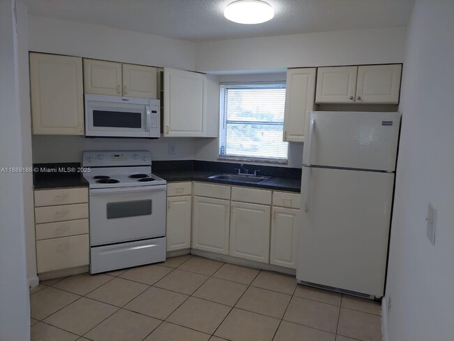 Foto del edificio - 978 SW 10th Dr