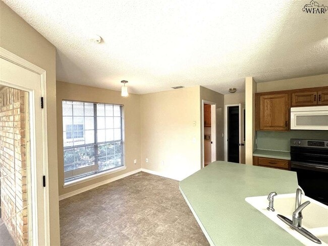 Building Photo - 4826 Shenandoah Dr