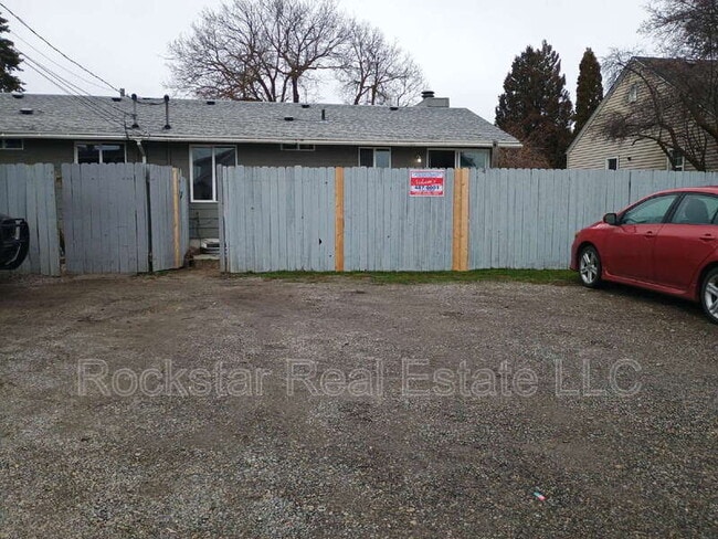 Foto del edificio - 704 E Bridgeport Ave