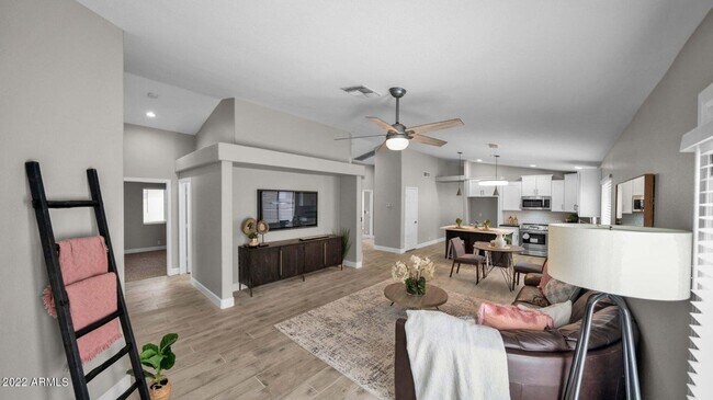 Building Photo - 5 bedroom 2 bath single level home in Peoria