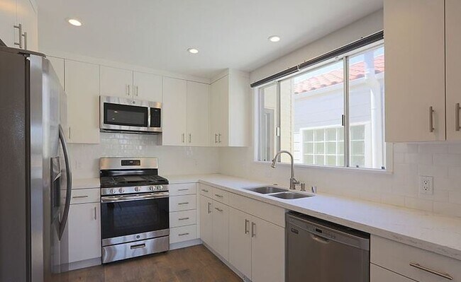 Building Photo - 269 Avila St