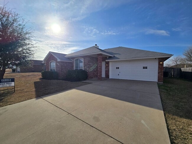 Building Photo - RENT REDUCTION - AVAILABLE NOW!