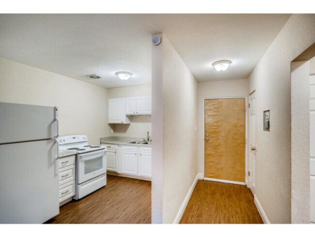 Building Photo - Beautiful 1 bedroom 1 bath apartment