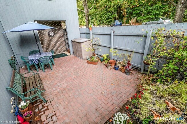 Foto del edificio - 2 Juneberry Ln