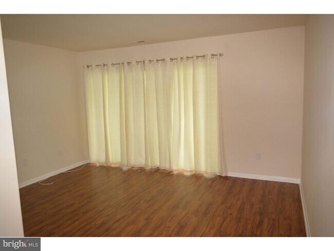 Foto del edificio - 23B E Daisy Ln