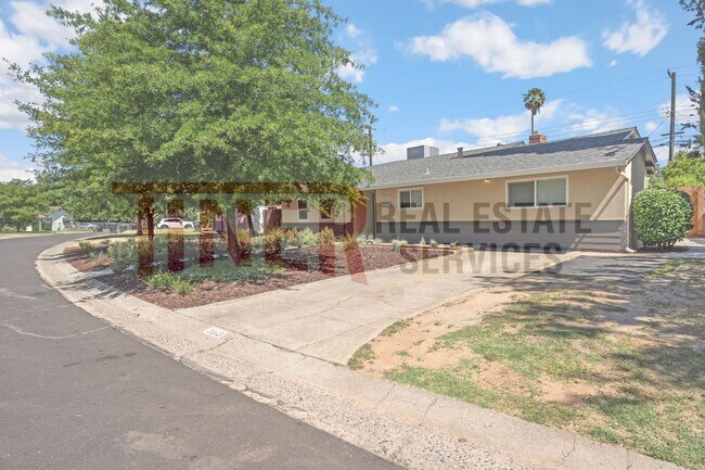 Building Photo - 3413 Windsor Dr