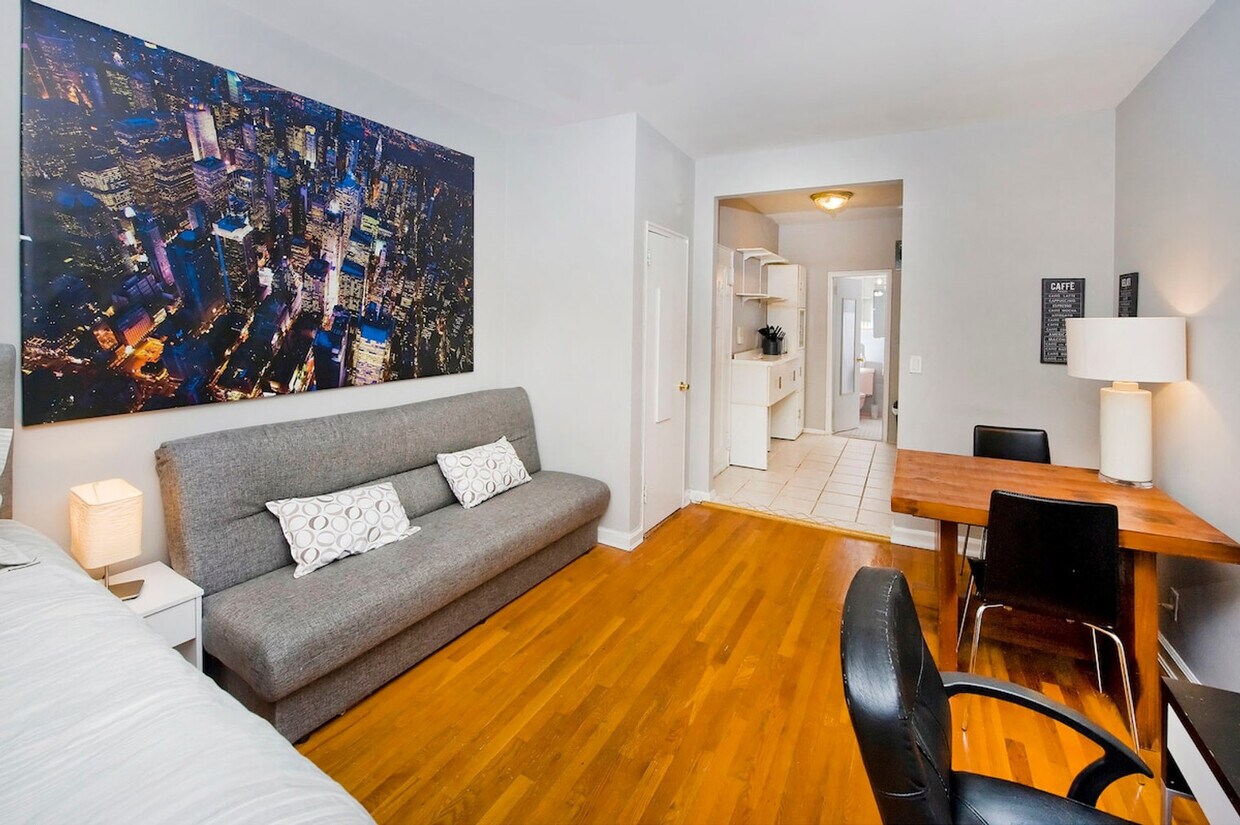 Foto principal - 1574 2nd Ave