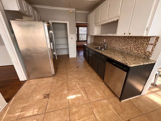 Building Photo - 207 S Laurel St