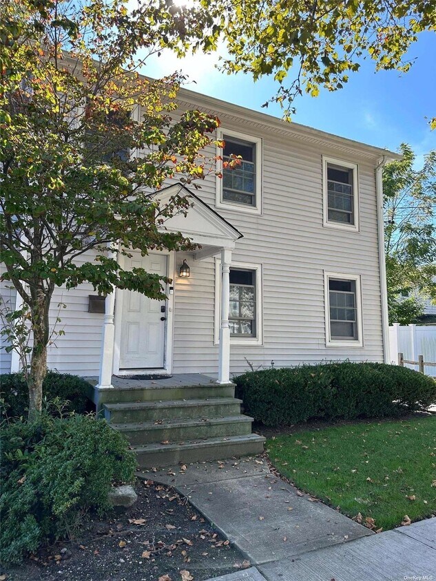 60 James St, Babylon, NY 11702 Townhome Rentals in Babylon NY