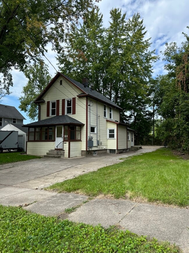 Building Photo - 526 Beech St
