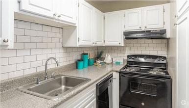 Building Photo - Bradley Square Apartments