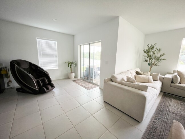 Foto del edificio - 471 Pine Tree Blvd
