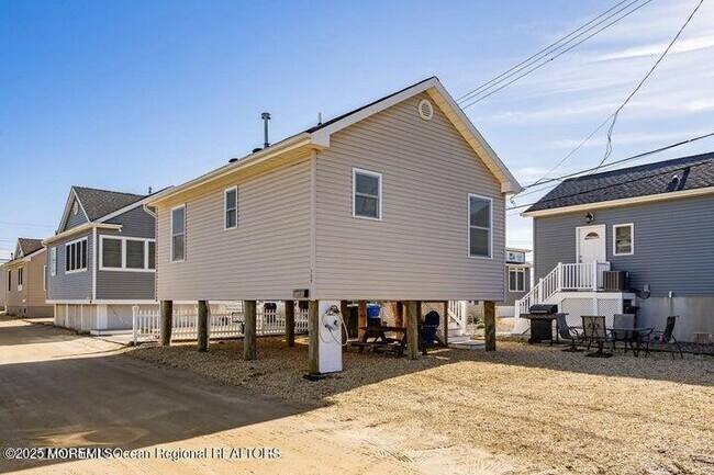 Building Photo - 109 W Pompano Way