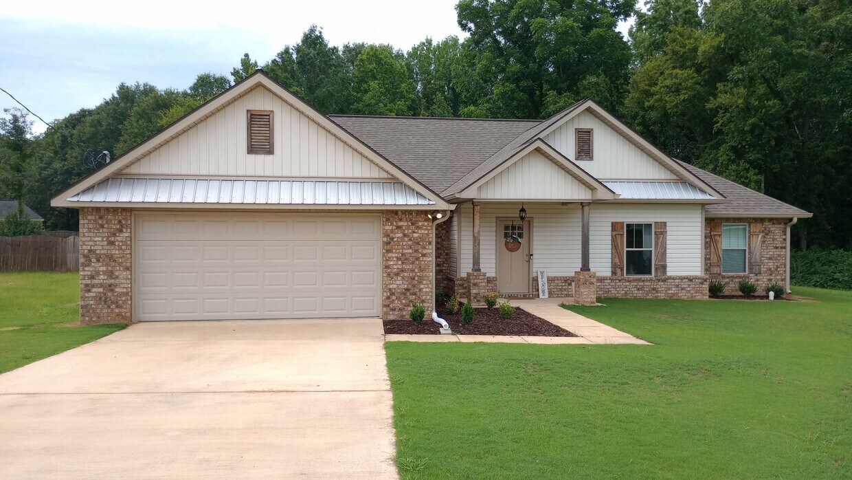 131 Poole Dr, Moundville, AL 35474 House Rental in Moundville, AL