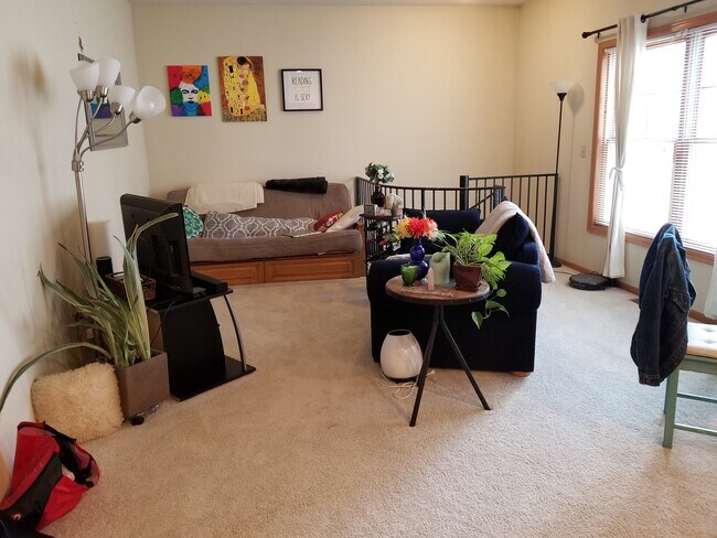 livingroom - 3306 Blaisdell Ave