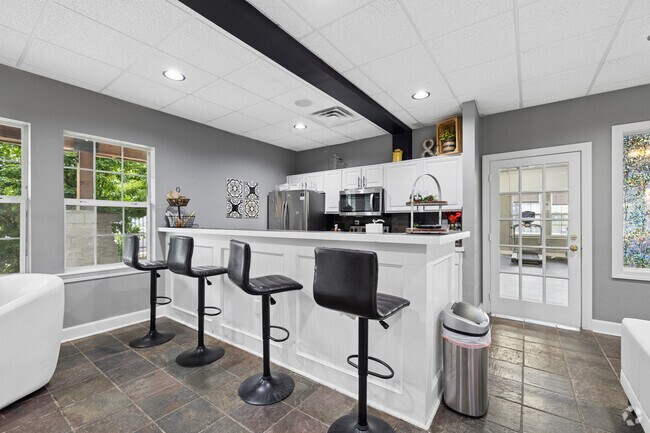 Casa club - The Pointe on College