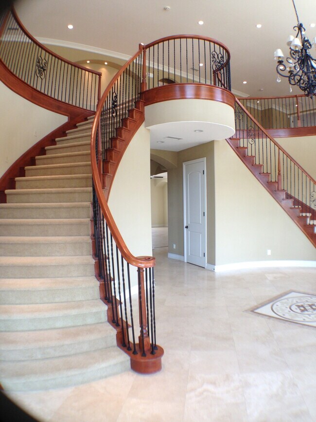 Building Photo - 41300 Berkswell Ln