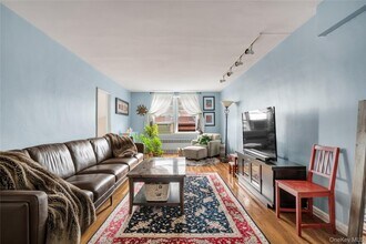 Building Photo - 102-55 67th Dr