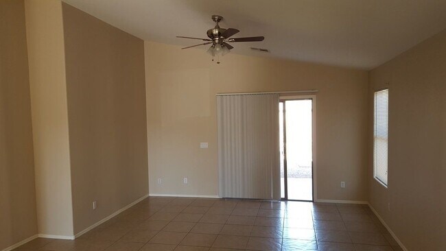 Building Photo - 7826 S 72nd Ln