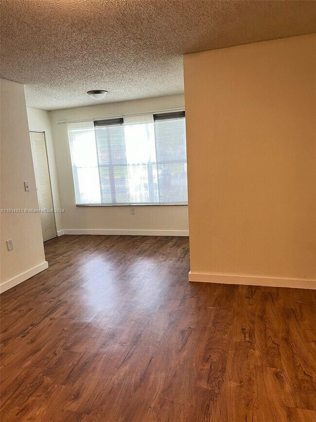 Building Photo - 12510 Vista Isles Dr