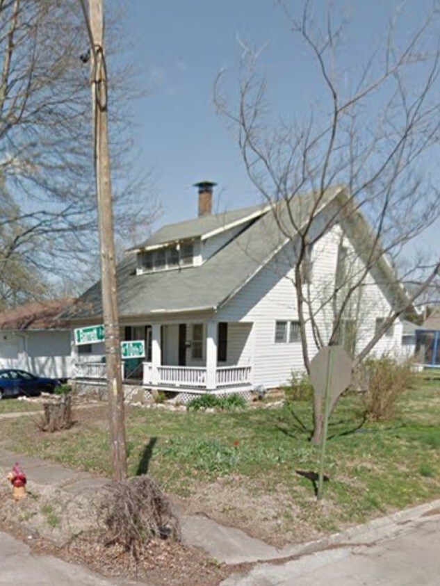 Primary Photo - 923 S Barrett Ave