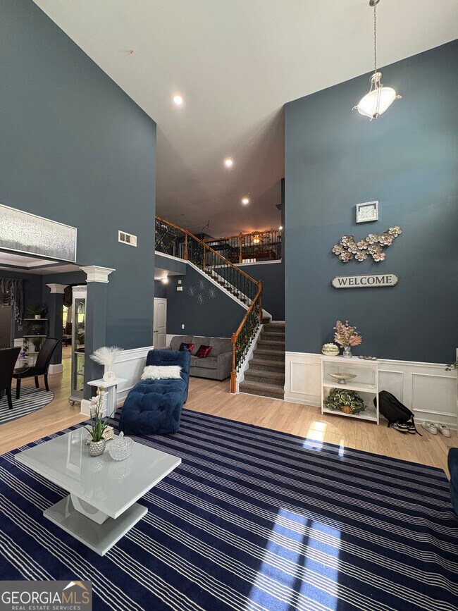 Foto del edificio - 180 Village Green Ct SW