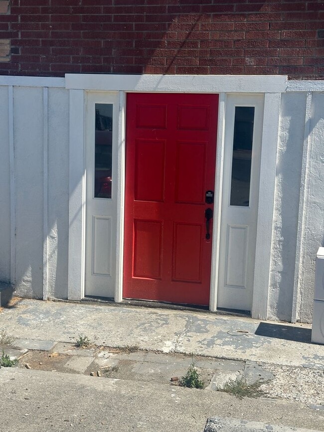 Building Photo - 931 S Juniper Dr