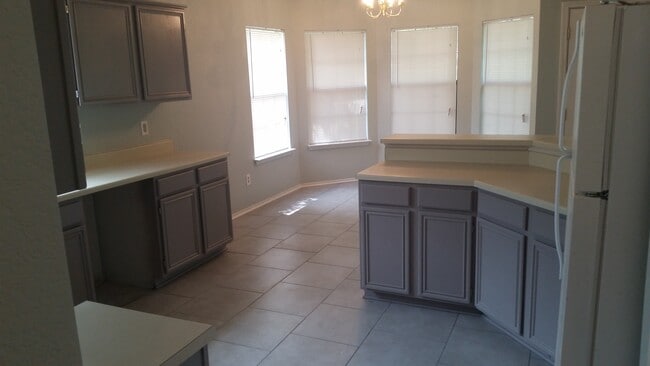 Building Photo - 206 Tomahawk Dr