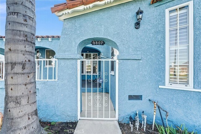 Foto del edificio - 9807 S Denker Ave