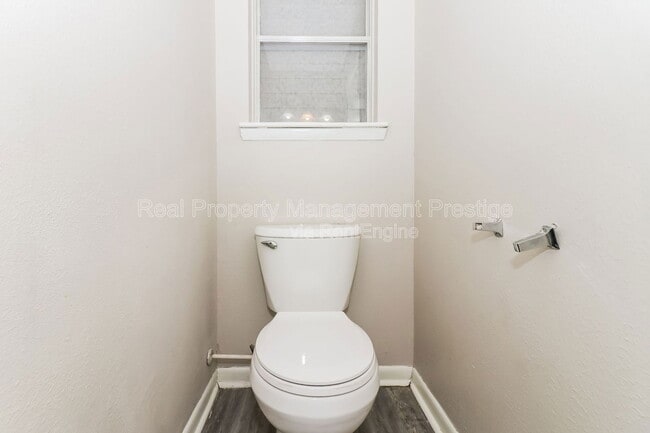 Building Photo - 517 N Linden Dr