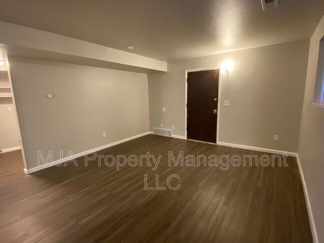 Foto del edificio - 2523 S Lakecrest Dr