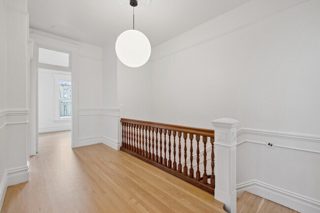 Building Photo - 630 Waller St
