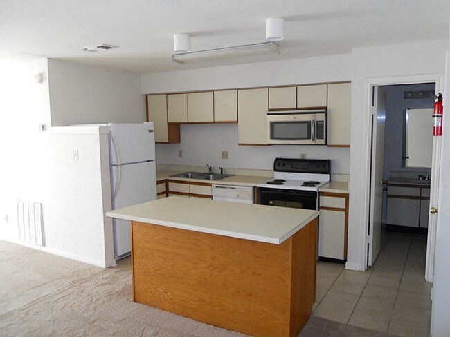 Building Photo - 6107 Snug Harbor Dr