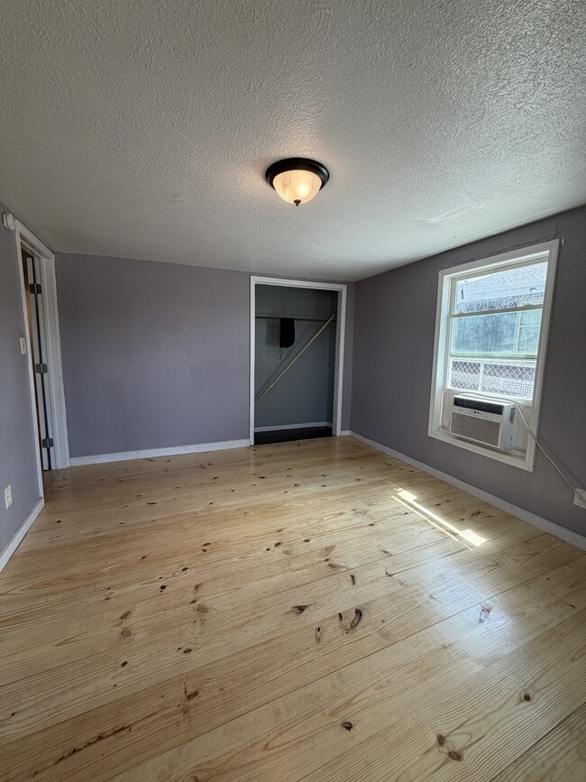 Building Photo - 830 Benavides St