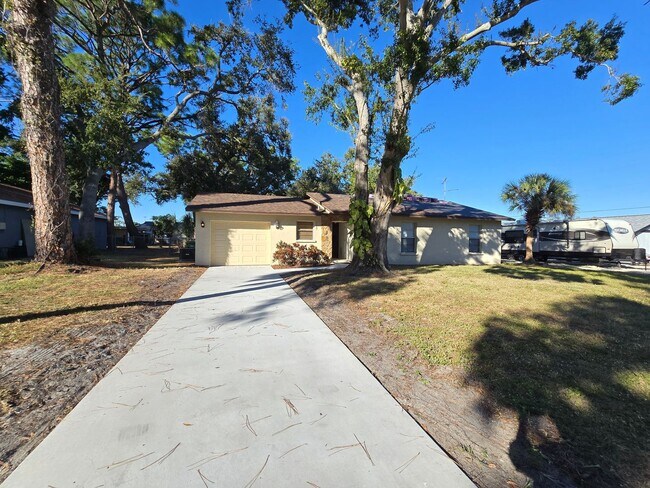 Foto del edificio - Move-In Ready 3-Bedroom Home Near UTC & Sarasota Airport!