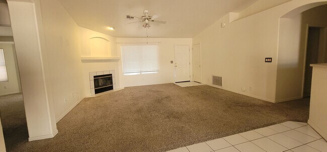 Building Photo - UNFURNISHED GREAT SINGLE FAMILY HOME