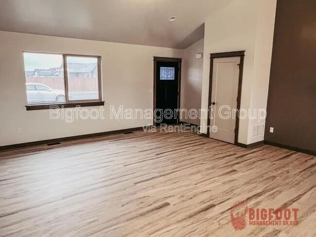 Building Photo - 3931a Swan Rd