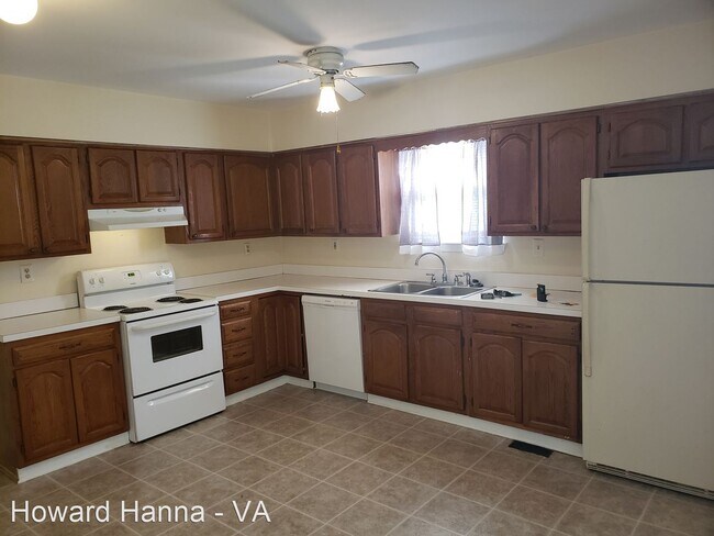 Building Photo - 3 br, 1.5 bath House - 216 Pritchard Road